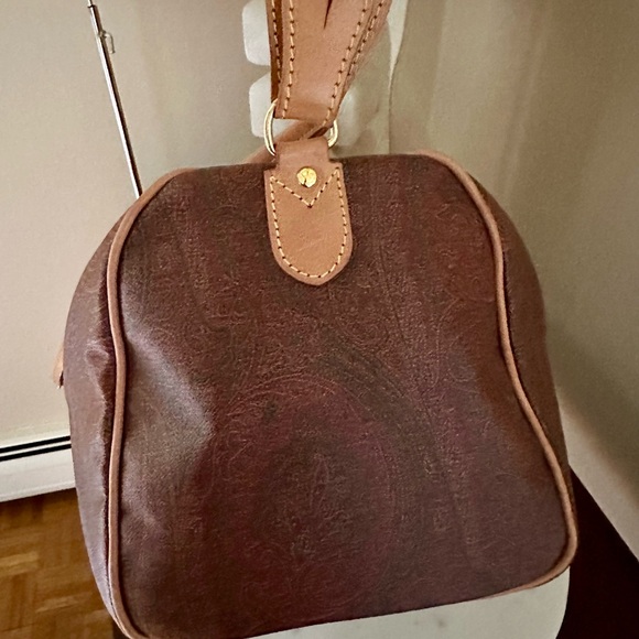 Vintage Etro Travel Duffle Bag with lock and keys - Picture 10 of 17